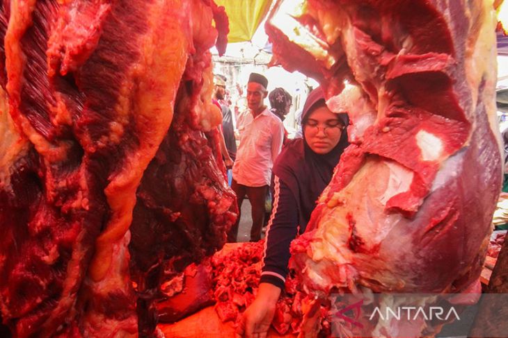 FOTO - Pasar perayaan tradisi meugang Idul Fitri