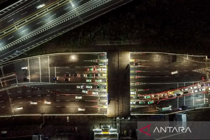 Arus balik di gerbang tol Cileunyi ramai lancar 