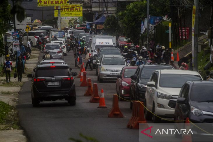 Kepadatan jalur wisata Lembang 