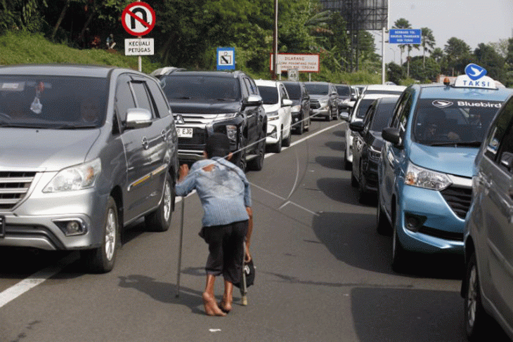 Kepadatan Jalur Puncak Bogor saat libur panjang