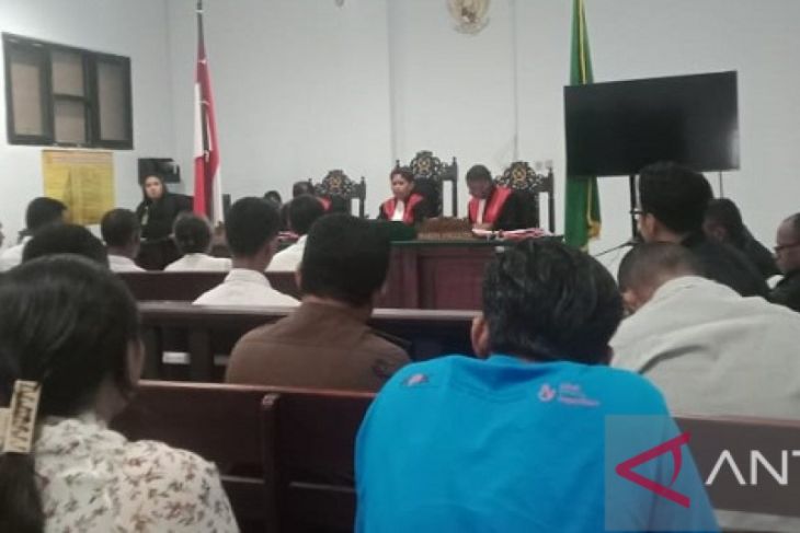 Dituntut 10 tahun penjara, terdakwa kasus senjata api rakitan di Ambon pingsan