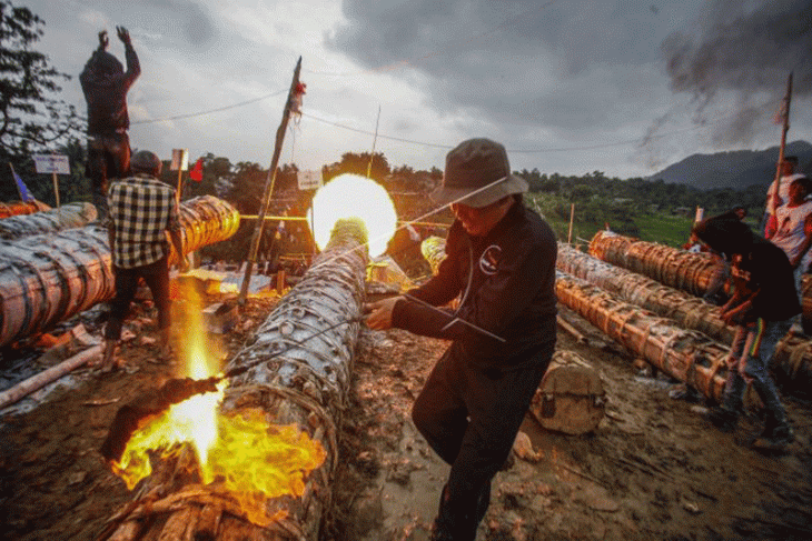 Festival tradisi adu kuluwung karbit di Bogor