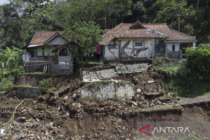 Bencana tanah longsor di Tasikmalaya