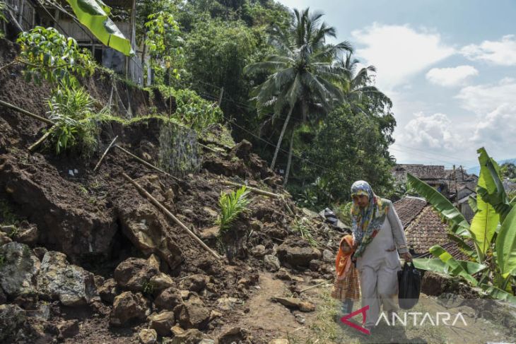 Bencana tanah longsor di Tasikmalaya