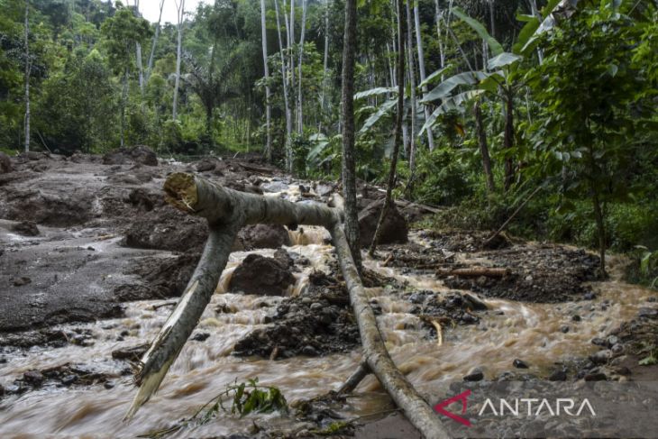 Kaki Gunung Syawal banjir bandang