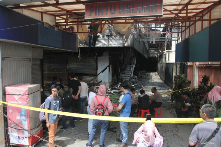 Kerugian pedagang akibat kebakaran Malang Plaza