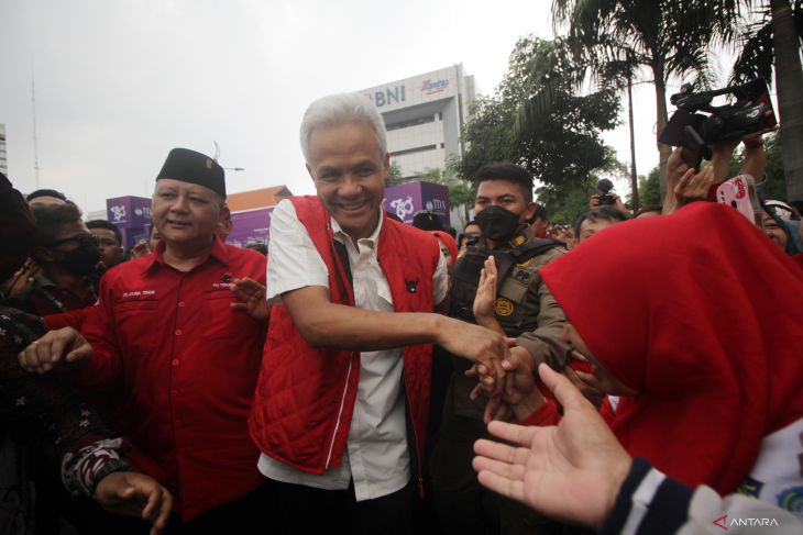 Ganjar Pranowo kunjungi Surabaya