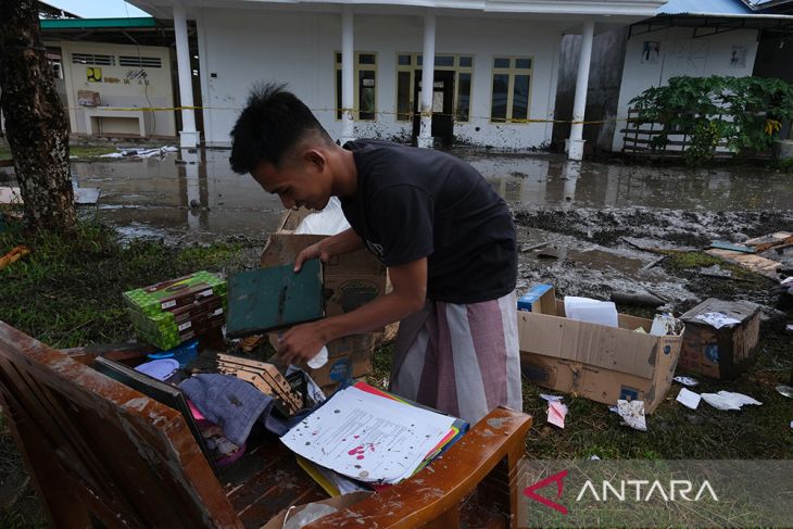 Semburan lumpur di Wajok Hilir