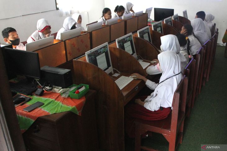 Ujian kompetensi dasar siswa SD di Malang