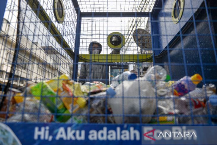 Upaya mengurangi sampah plastik di Bandung