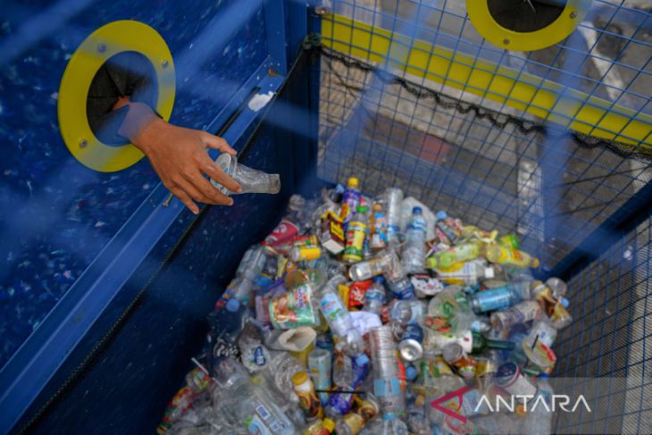 Upaya mengurangi sampah plastik di Bandung