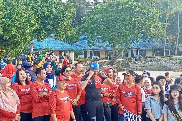 Sandiaga Uno ikut lomba Sungailiat Triathlon 2023