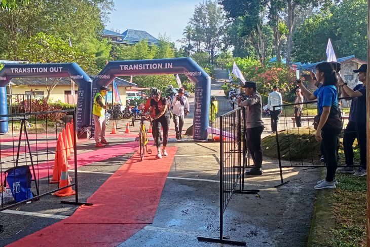 Sandiaga Uno ikut lomba Sungailiat Triathlon 2023