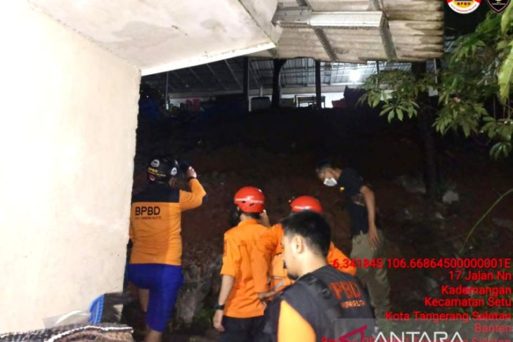 Akibat Longsor Akses Jalan Di Kademangan Tangsel Tertutup Antara News Banten 2917