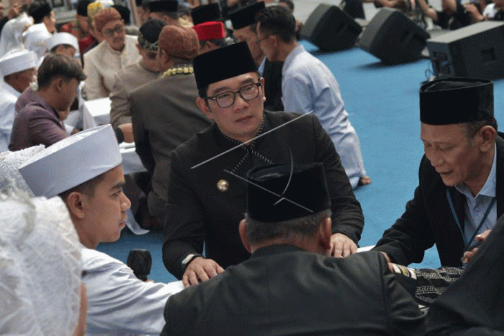 Gubernur Jawa Barat hadiri nikah massal juara
