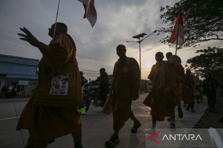 Perjalanan 32 Biksu ke Borobudur