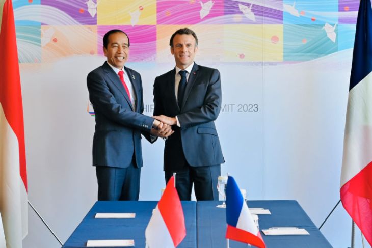 Jokowi discusses economic and defense cooperation with Macron