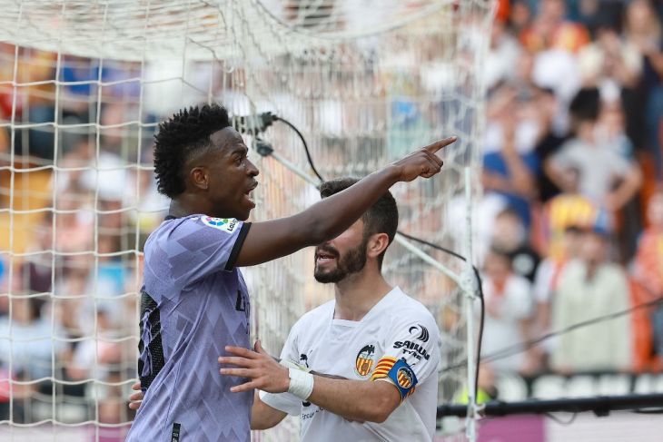 Pebalap Hamilton dukung keberanian Vinicius hadapi rasisme