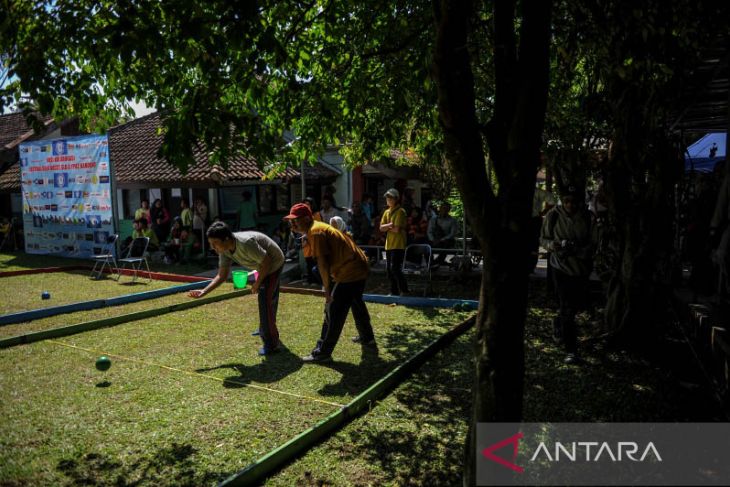 Festival Bocce untuk siswa disabilitas