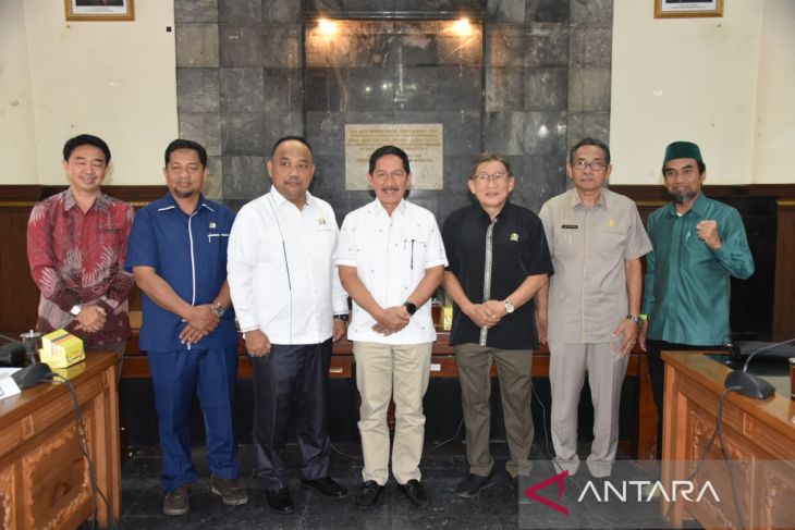 DPRD berharap warga Kalsel mengubah pola pikir mengenai sampah agar bernilai