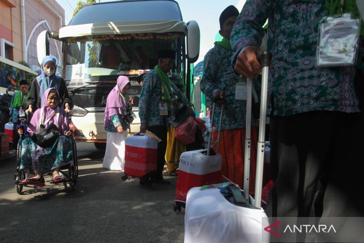 Jemaah calon haji tiba di AHES