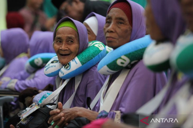 Jemaah calon haji tiba di AHES