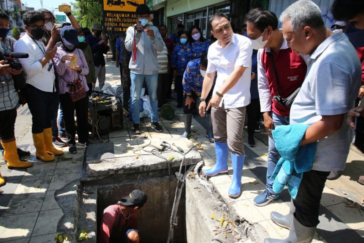 Wali Kota Surabaya komitmen tuntaskan genangan air di beberapa titik