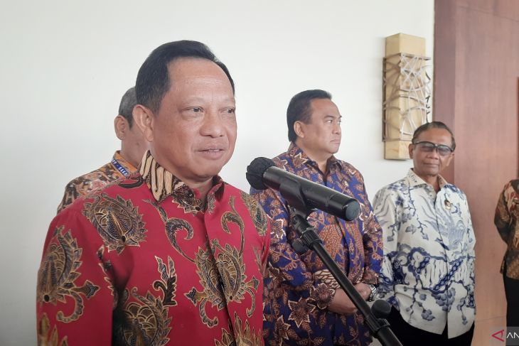Home Minister presses for operating five new border posts immediately