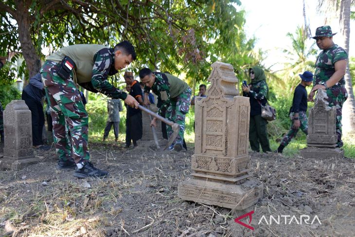 FOTO - Baksos Kodam IM selamatkan situs makam kuno