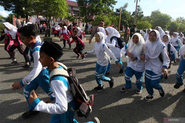 Simulasi penanganan bencana gempa dan tsunami