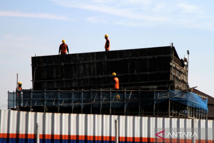 Progres pengerjaan jembatan layang Aloha