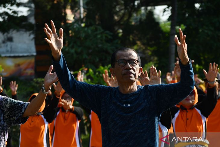 Senam Hari Lansia di Magetan