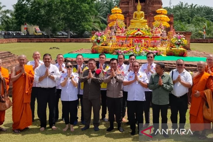 Parlindungan Purba Rayakan Waisak Bersama Tokoh Masyarakat