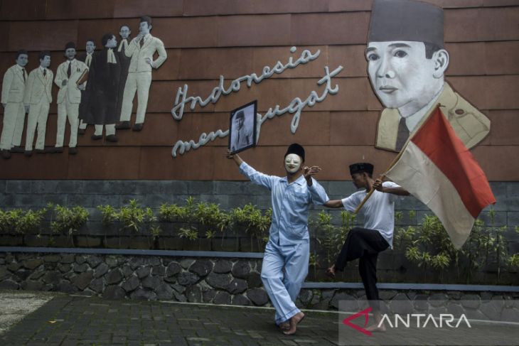 Aksi menari mengenang Sukarno