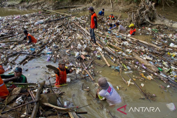 Aksi Bersih Sungai Barabai