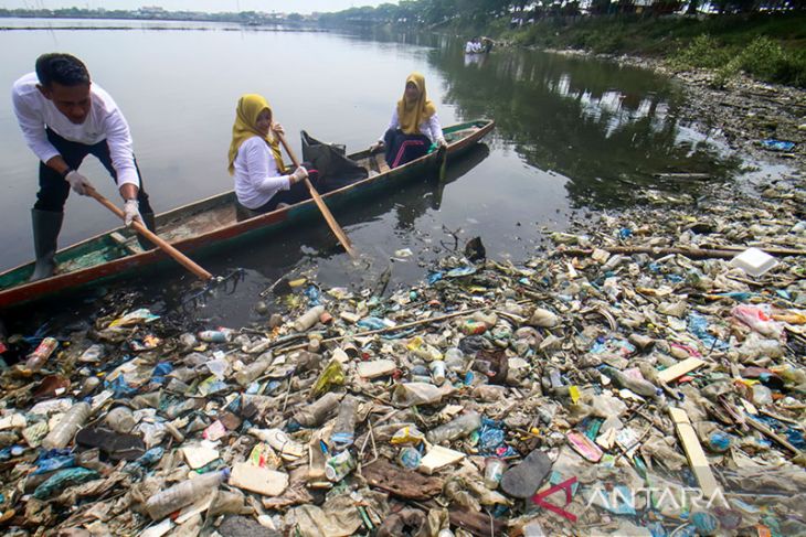 FOTO - Aksi Bersih Sampah PLN Peduli