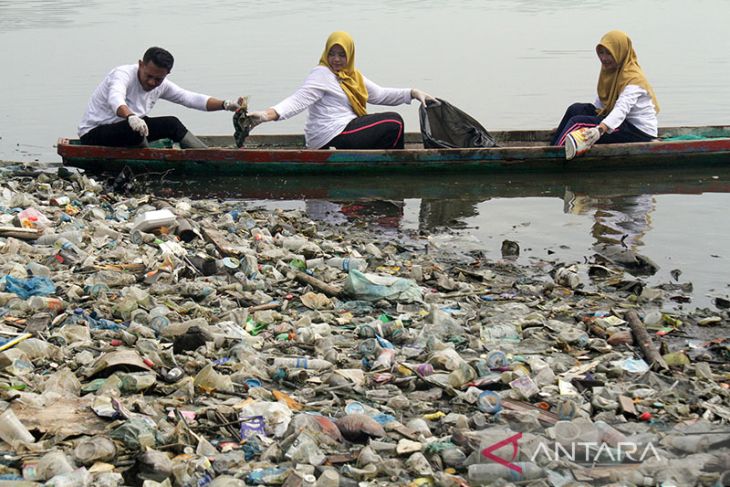 FOTO - Aksi Bersih Sampah PLN Peduli