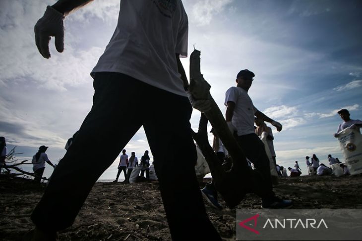 FOTO - Aksi Coastal Clean Up PT Pupuk Iskandar Muda