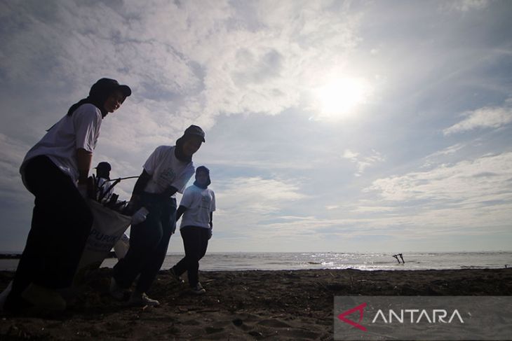 FOTO - Aksi Coastal Clean Up PT Pupuk Iskandar Muda