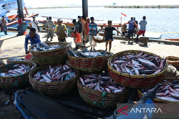 FOTO - Tangkap kapal nelayan gunakan bahan peledak di Aceh