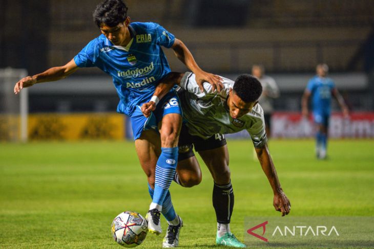 Laga uji coba Persib Bandung melawan Dewa United