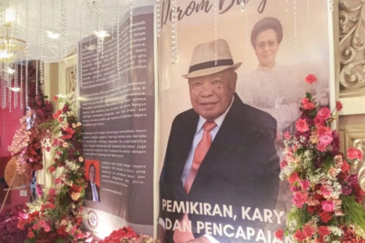 Duta Sawit Indonesia Derom Bangun luncurkan buku "Derom Bangun, Pemikiran, Karya, dan Pencapaian"
