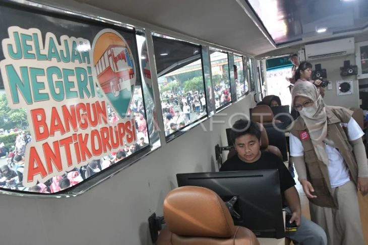 Road show bus KPK di HBKB Bekasi