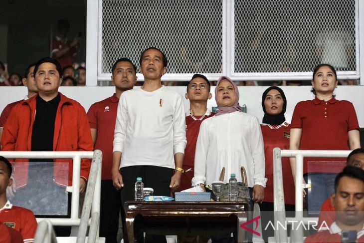 Presiden Jokowi menonton laga Indonesia lawan Argentina