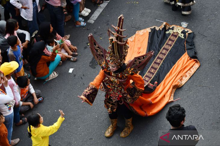 Karnaval Budaya Nusantara di Madiun