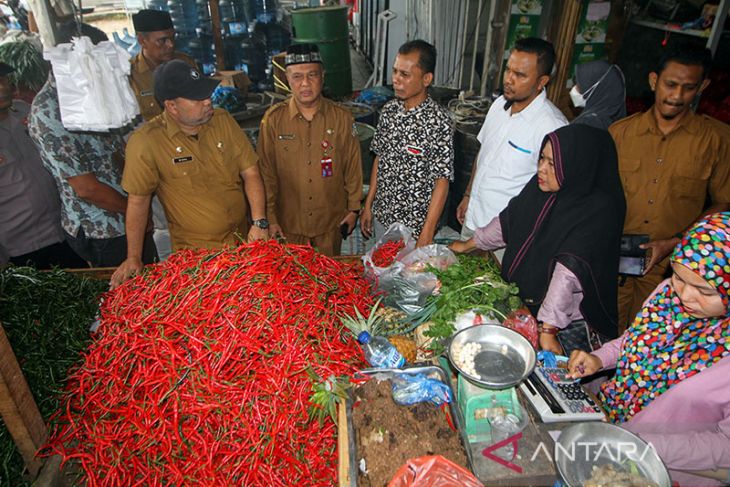FOTO - Sidak pasar jelang Idul Adha di Aceh