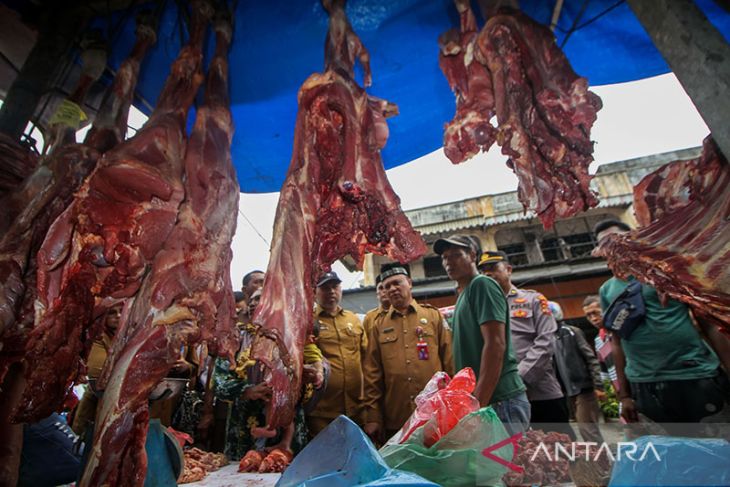 FOTO - Sidak pasar jelang Idul Adha di Aceh