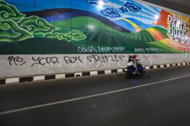 Vandalisme di Underpass Dewi Sartika Depok