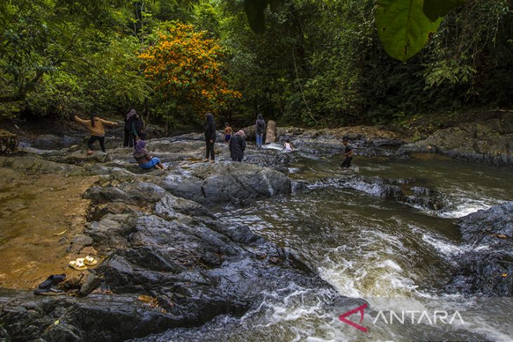 Situs Geopark Meratus Batu Sekis Sungai Kembang