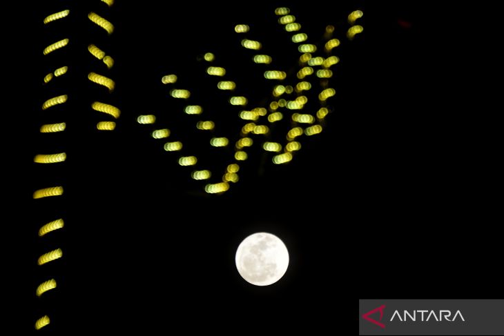 Fenomena supermoon di Aceh